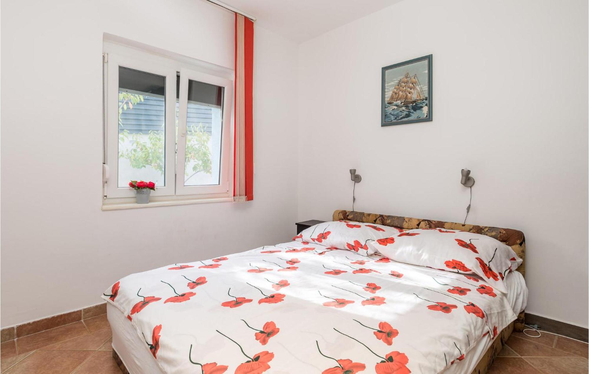 1 Bedroom Beautiful Apartment In Vrh Vrh  Bagian luar foto