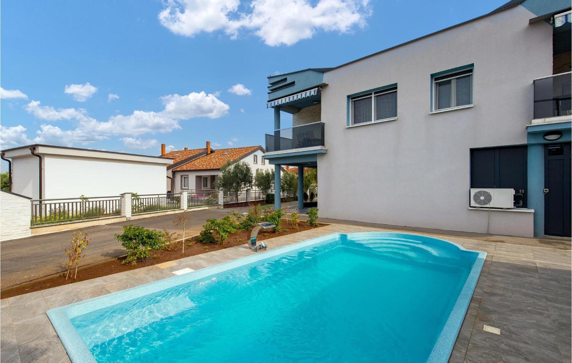 1 Bedroom Beautiful Apartment In Vrh Vrh  Bagian luar foto