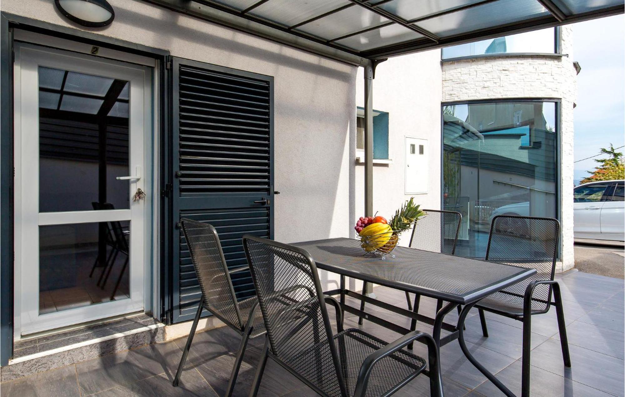 1 Bedroom Beautiful Apartment In Vrh Vrh  Bagian luar foto