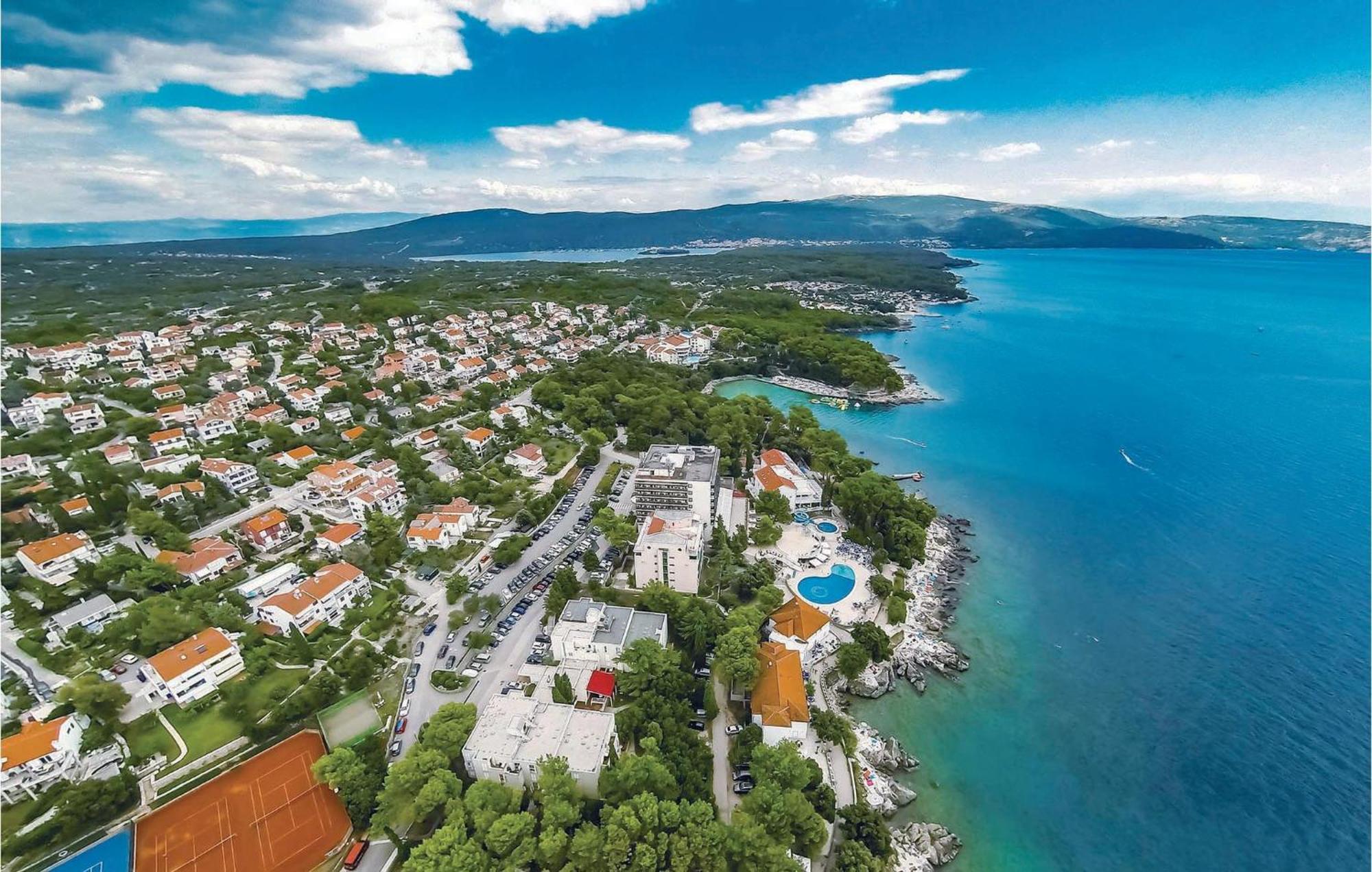 1 Bedroom Beautiful Apartment In Vrh Vrh  Bagian luar foto